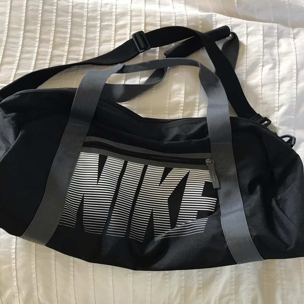 HARDLY USED Nike Duffel